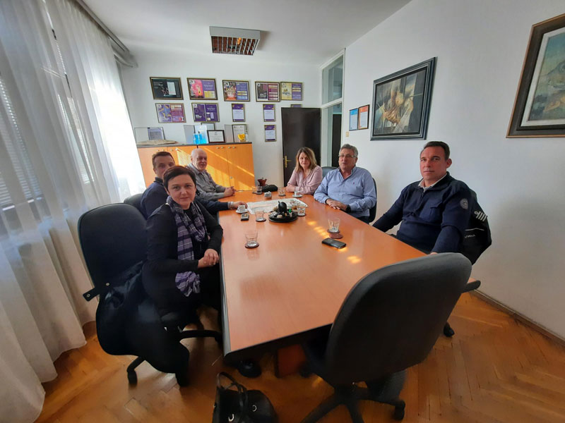 Consultations with customs officials